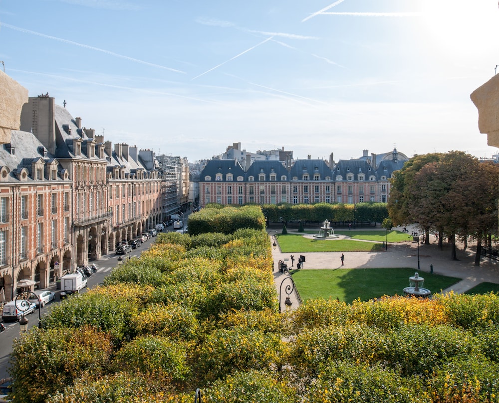 Cour des Vosges 42/50