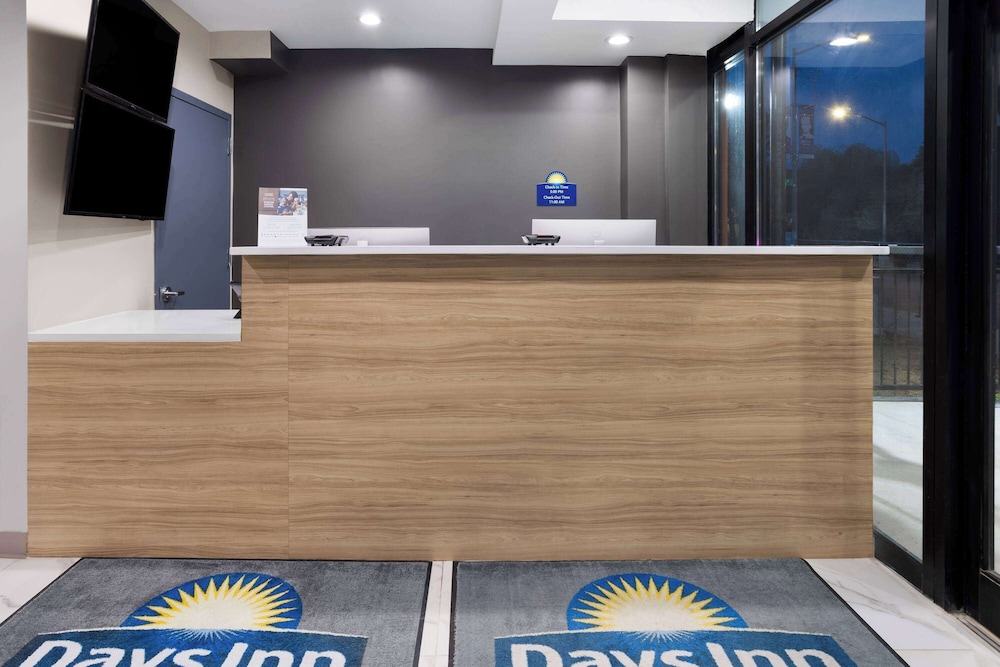 Days Inn by Wyndham Staten Island 15/36