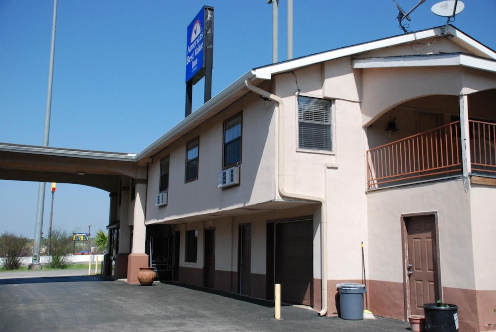 Apple Tree Inn 34/39