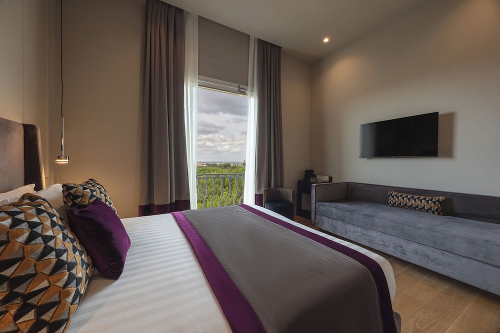 Rental In Rome Pinciana Deluxe 10/22