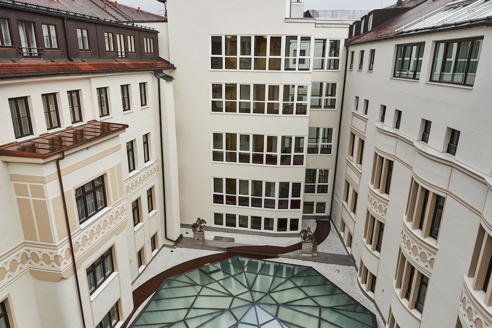 Hotel Vier Jahreszeiten Kempinski Munich 3/74