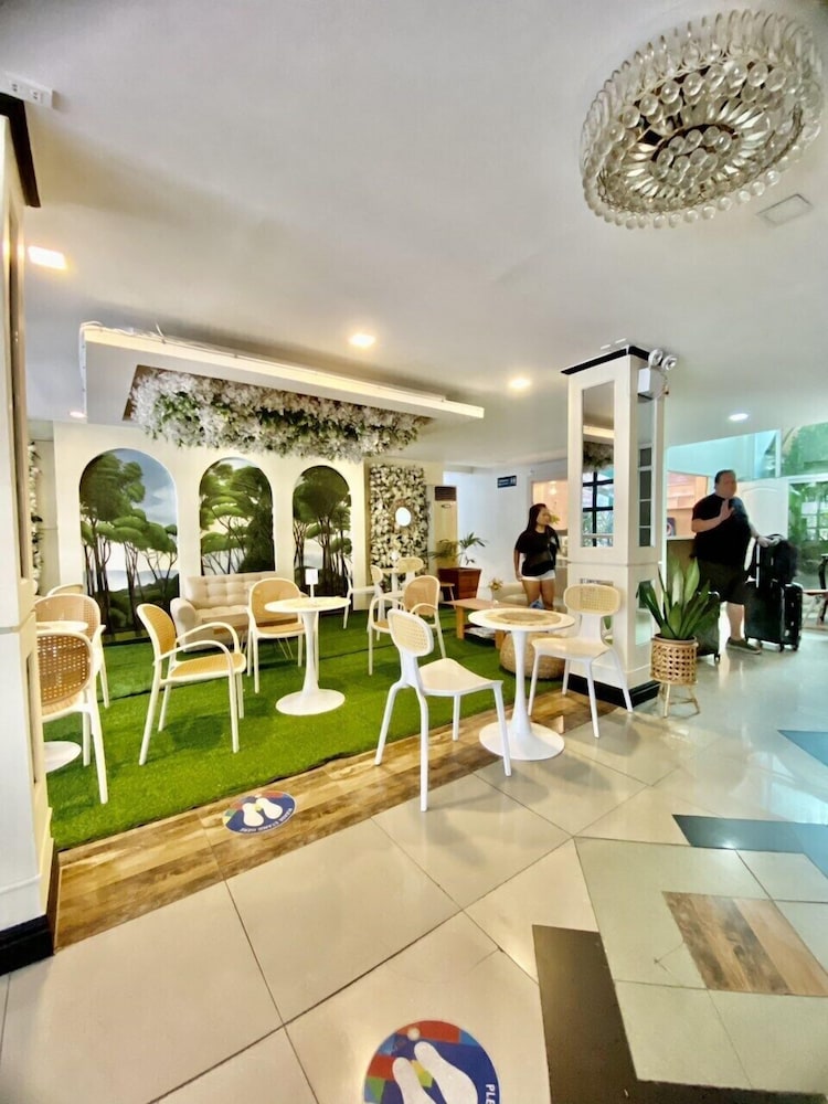 OYO 252 Hotel Euroasia 29/50