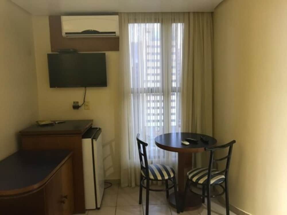 OFT Plaza Oeste Hotel 17/19