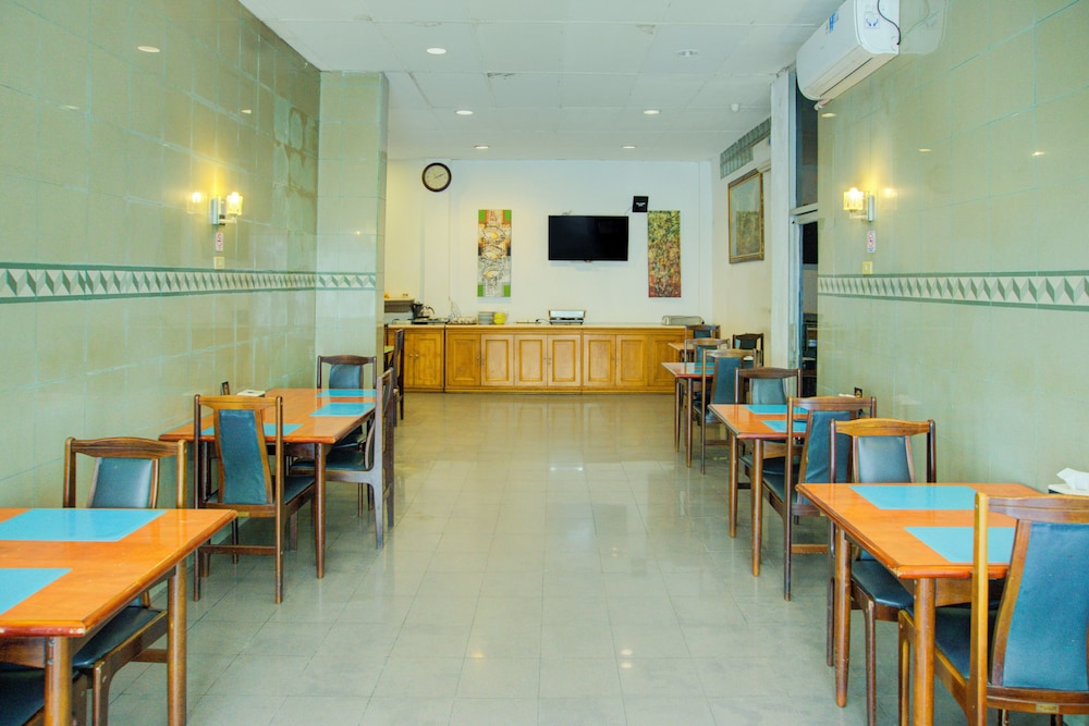 Townhouse Oak Palembang Near Jembatan Ampera Formerly Azzura Hotel 24/32