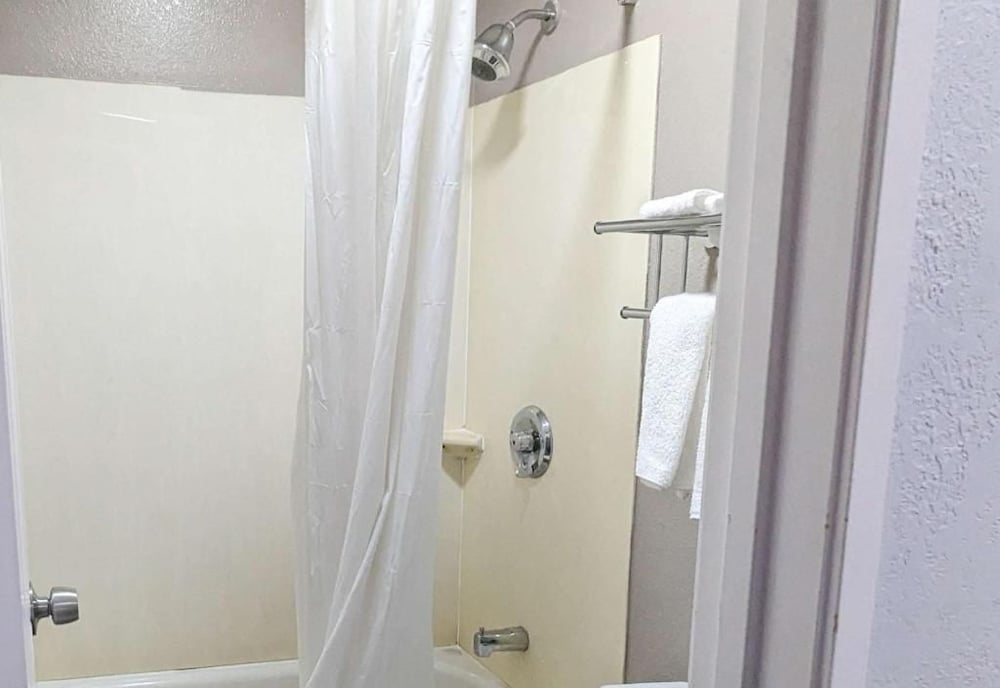 Motel6 Nashua, NH - South 34/55