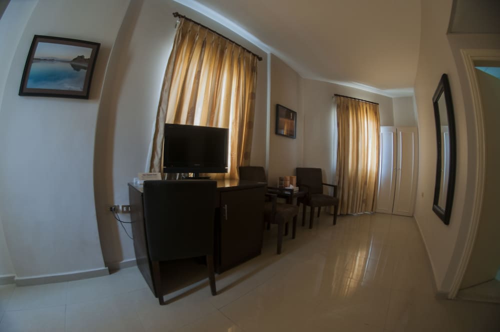 La Maison Hotel 33/33