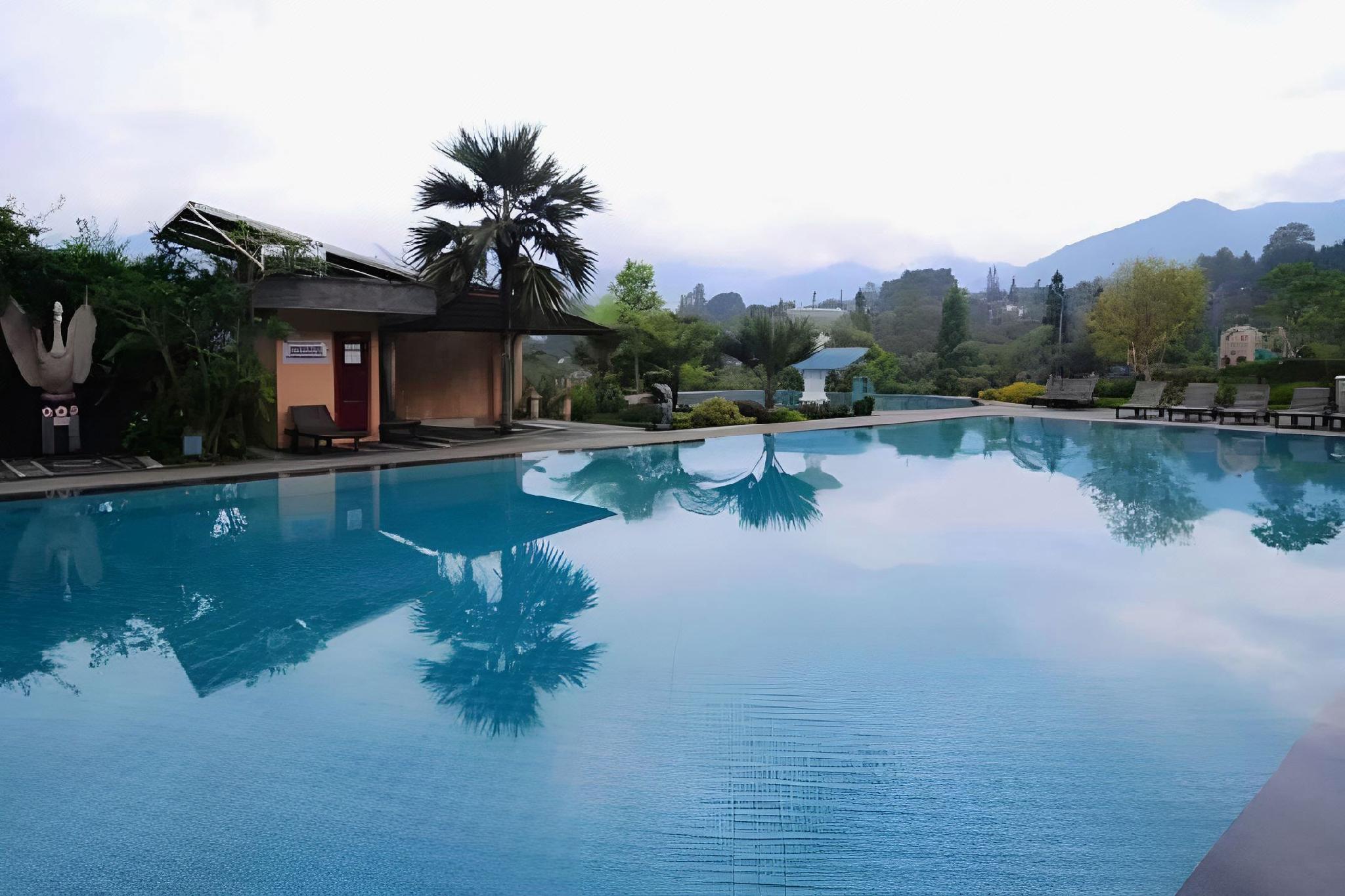 Seruni Hotel Hobbit House 4/26