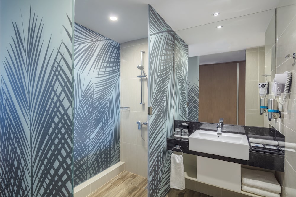 HOLIDAY INN EXPRESS KOTA KINABALU CITY CENTRE 20/55