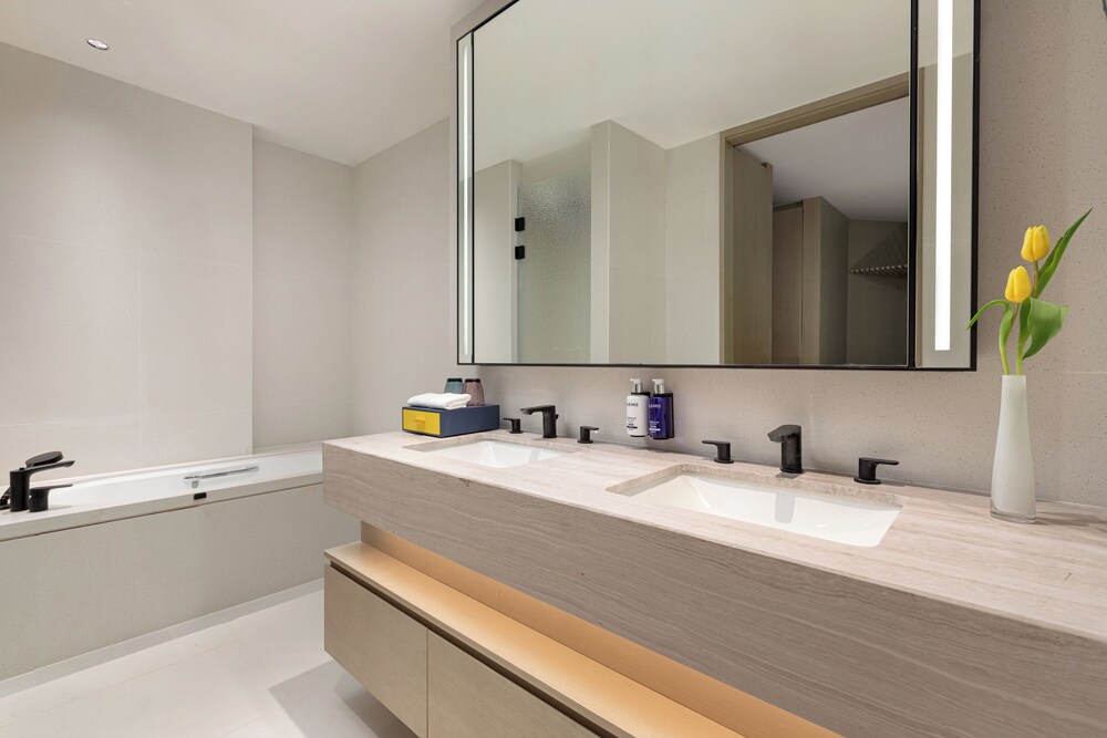 voco Suites Shanghai Hongqiao CBD 44/46