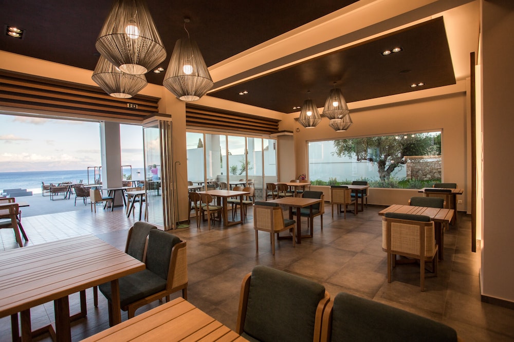 Colonides Beach Hotel 58/74