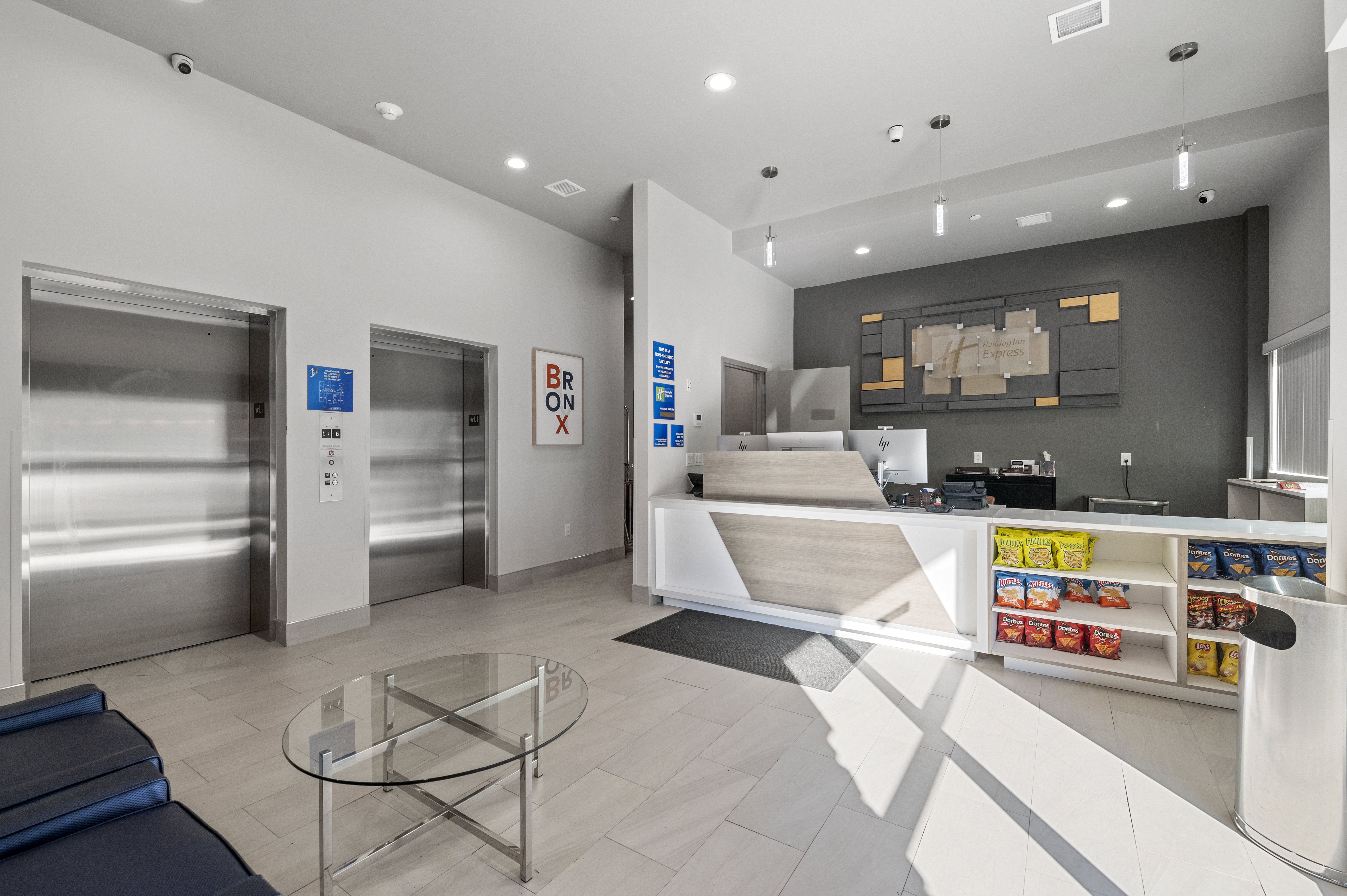 Holiday Inn Express & Suites Bronx - NYC, an IHG Hotel 7/37