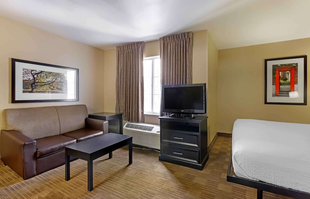 Extended Stay America Suites Phoenix Biltmore 38/54
