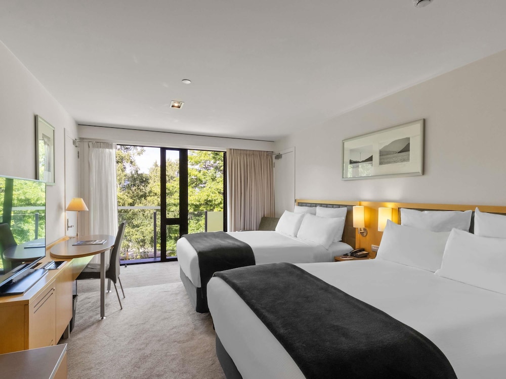 NOVOTEL QUEENSTOWN LAKESIDE 11/50