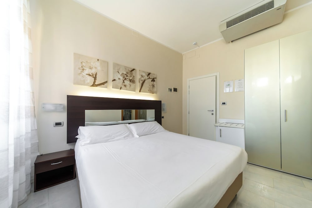 Hotel University 35/66