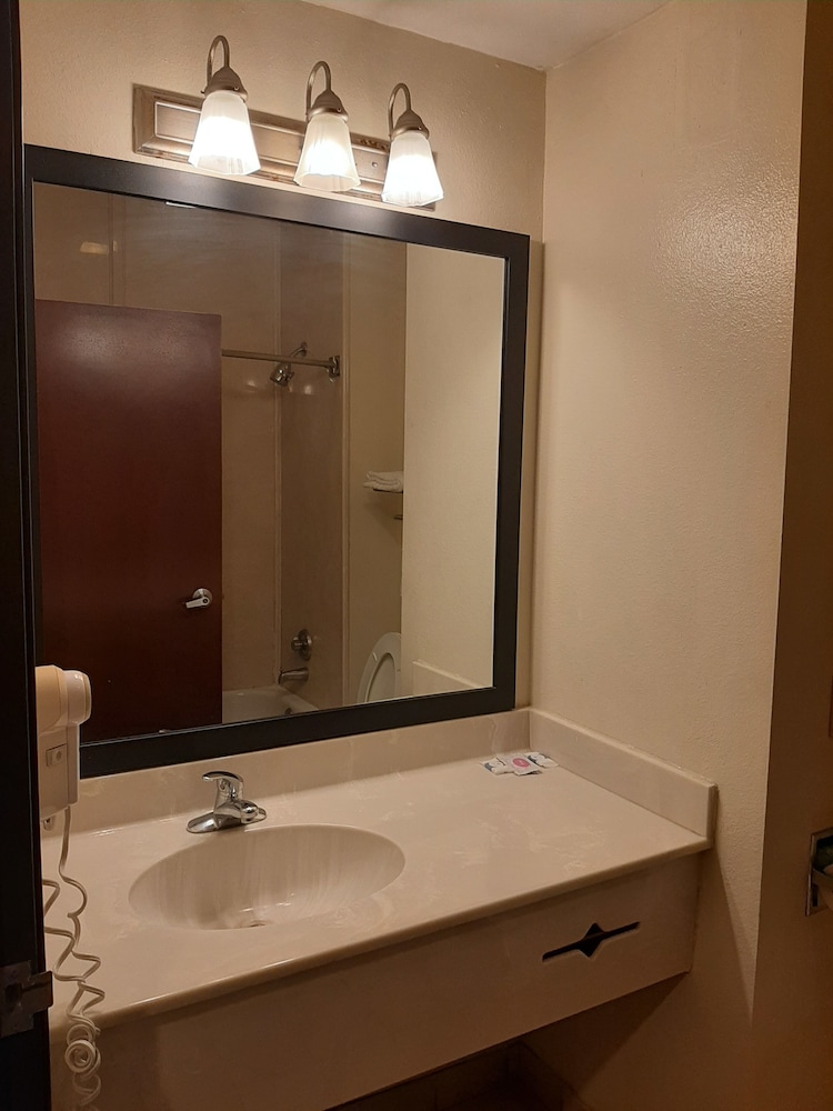 Baymont Inn And Suites Carthage 42/44