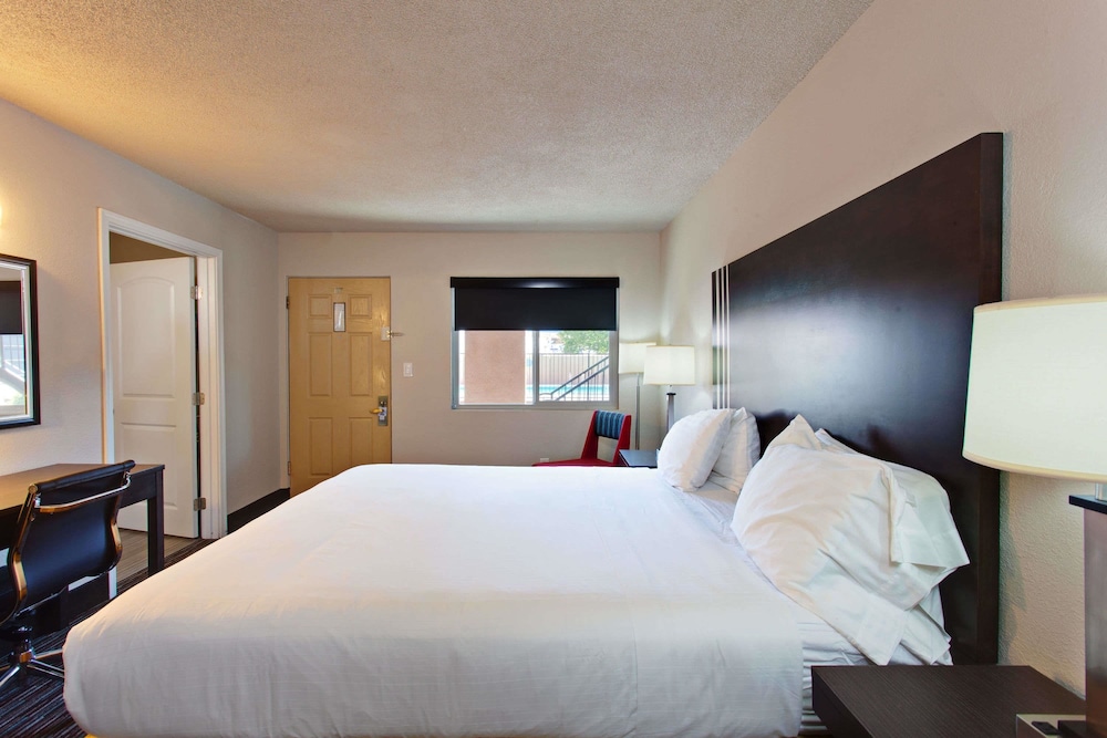 Days Inn by Wyndham Chowchilla Gateway to Yosemite 6/18