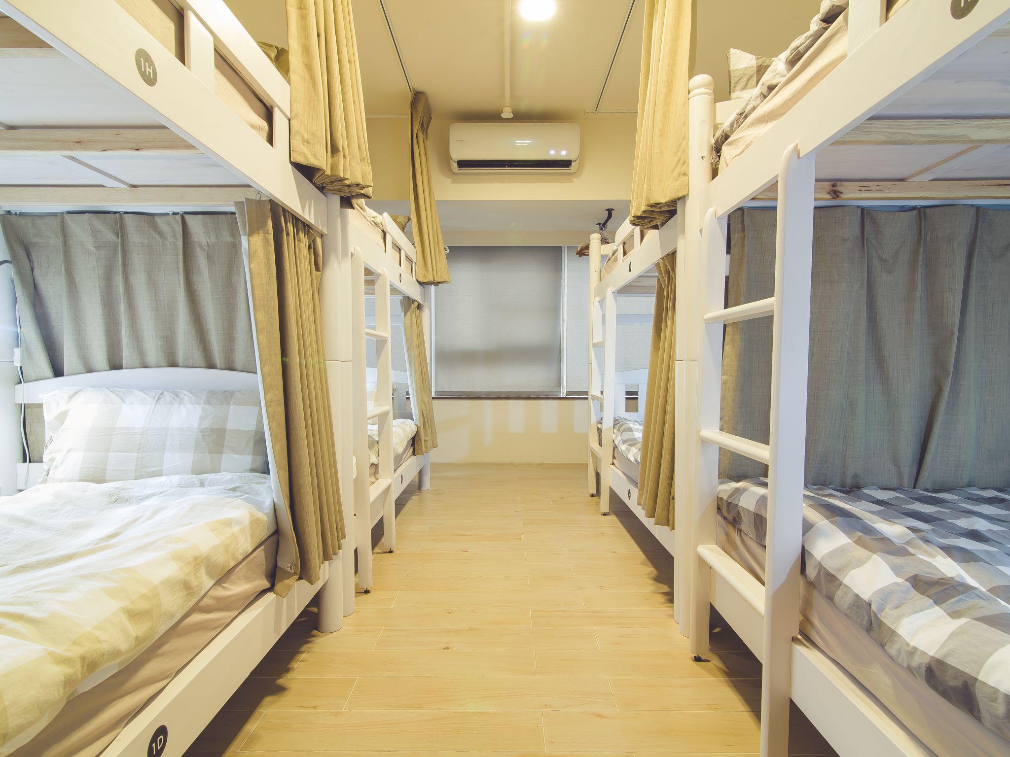 Male Dorm, Male Only