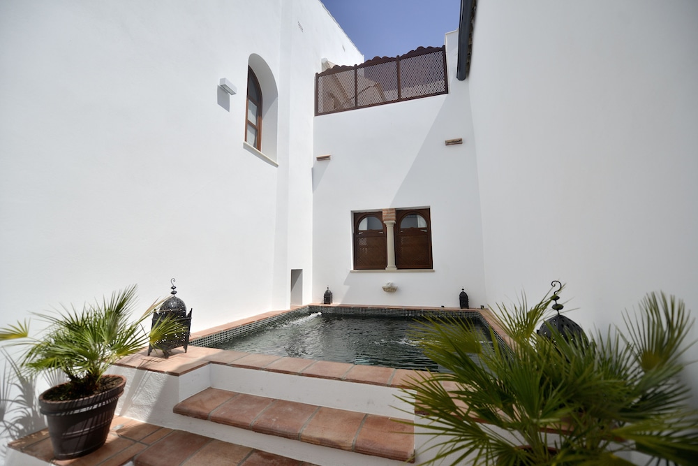 Apartasuites Alberca 44/50