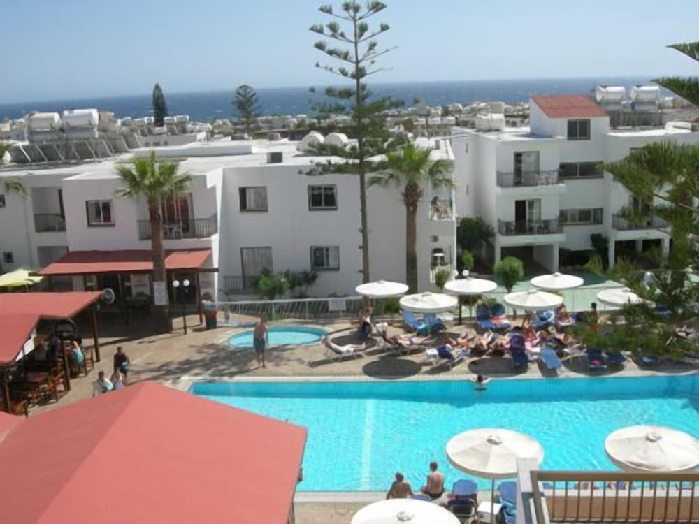 Christabelle Hotel Apartments 35/38