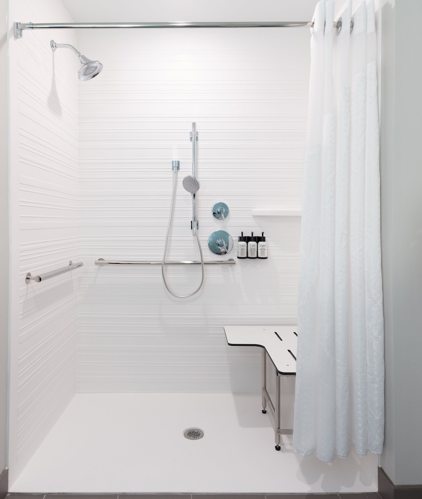 Avid Hotels Madison - Monona 9/33