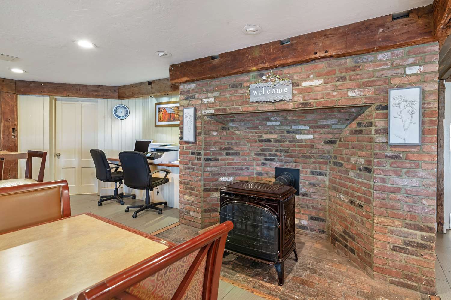 Best Western Inn & Suites Rutland-Killington 38/48