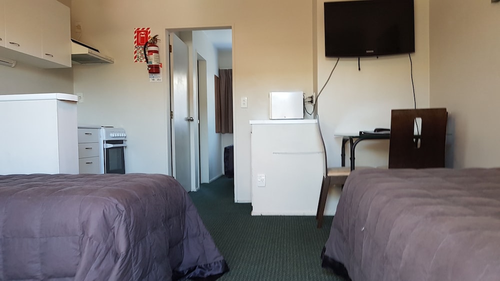 88 Wallace Court Motel 9/36