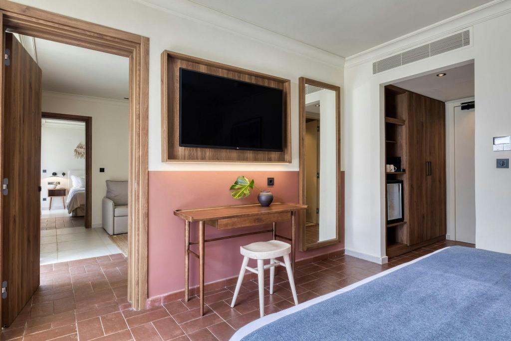 2 Bedrooms, Grand, Sapphire, Suite, Double Bed, Sofa