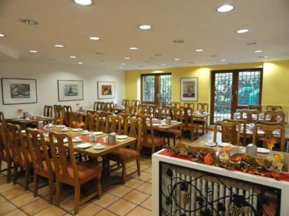 Solitaire Hotel Boardinghouse Berlin 50/65