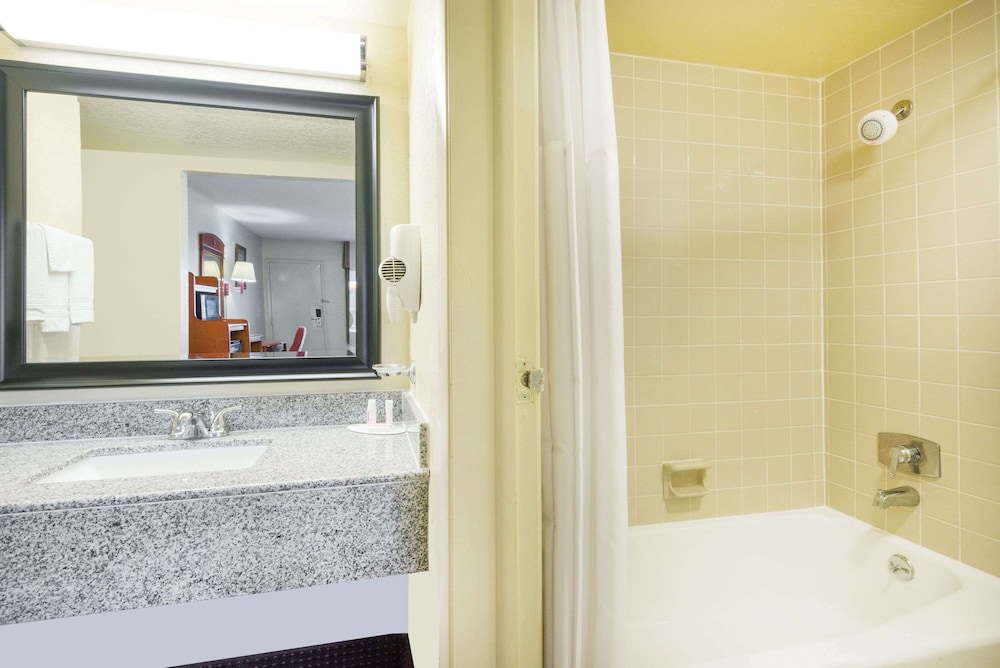 Days Inn by Wyndham Paintsville 9/22