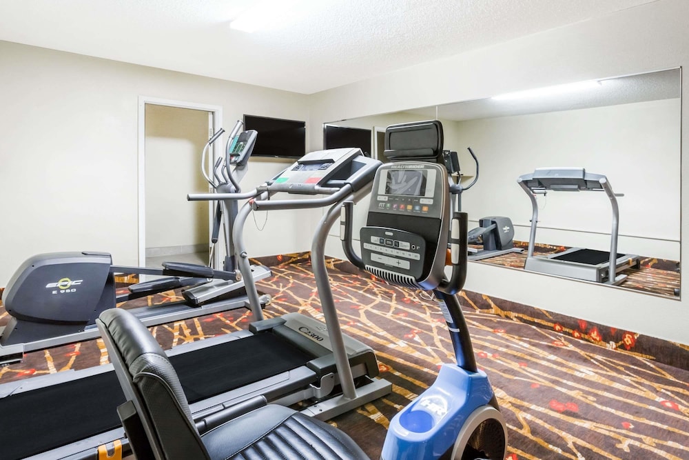 Super 8 by Wyndham Garysburg/Roanoke Rapids 19/27