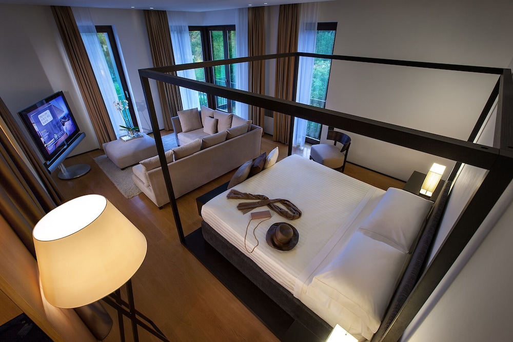 CLASSIC, SUITE, OPEN SPACE
