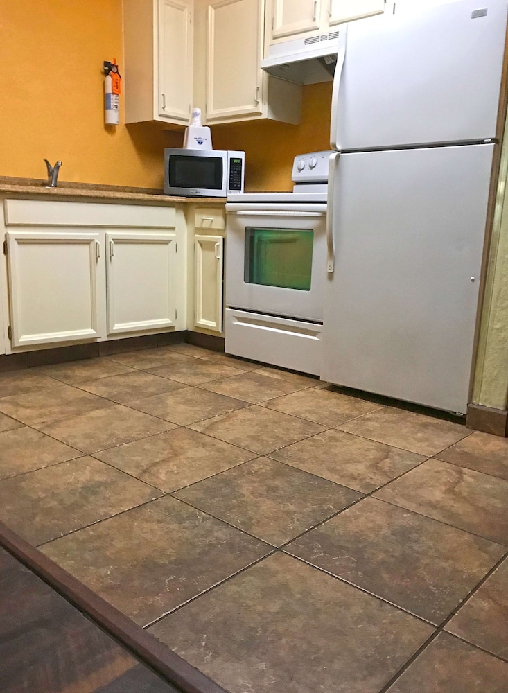 Americas Best Value Inn Suites Anchorage Airport 8/39
