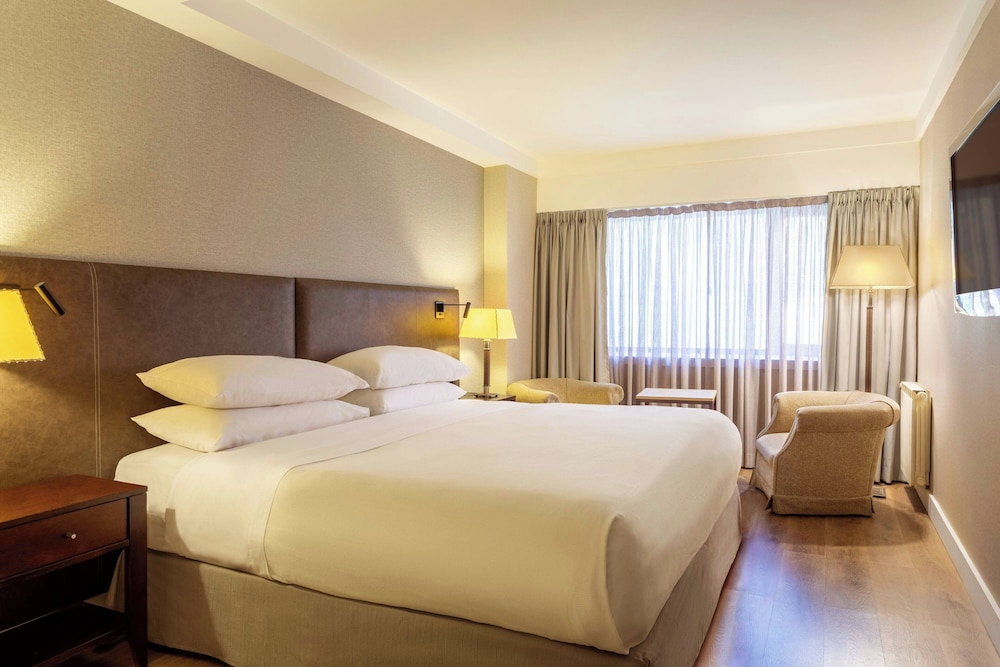 Classic, King Bed, Pool Access