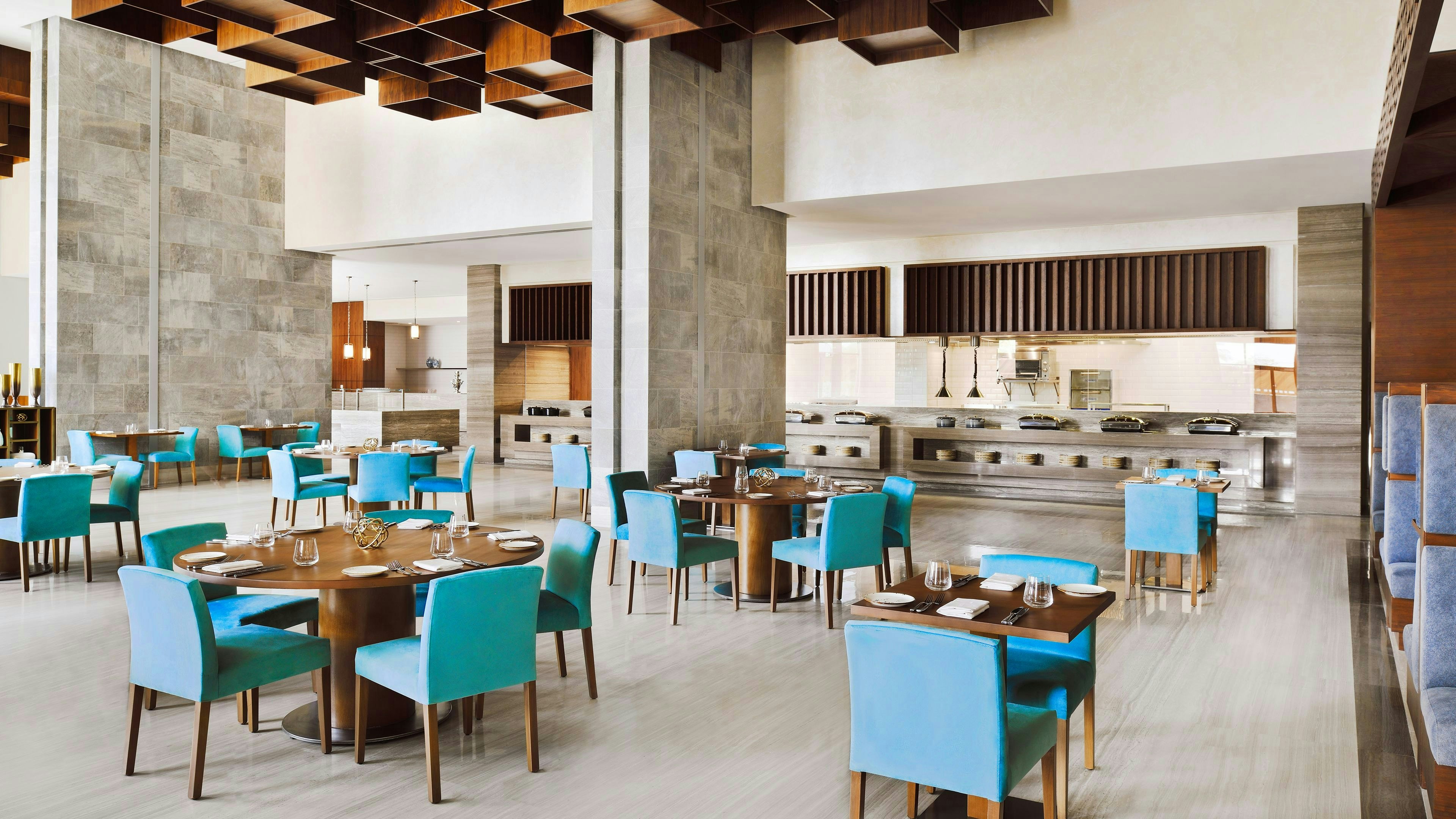 Holiday Inn Dubai Al Maktoum Airport 52/82