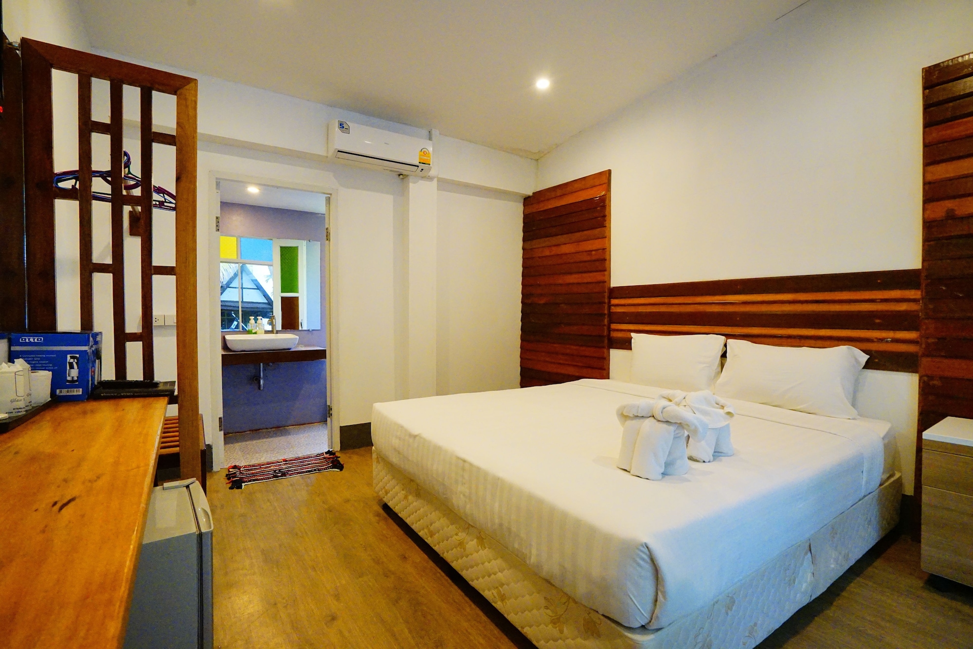 DELUXE, DOUBLE BED