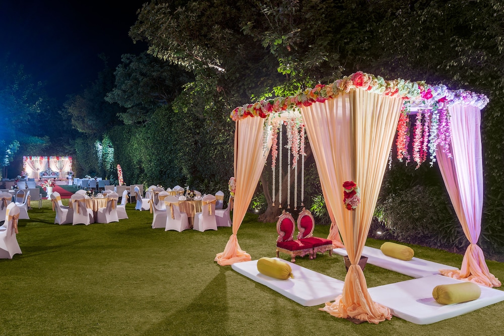 Golden Tulip Gurgaon - Sector 29 41/45