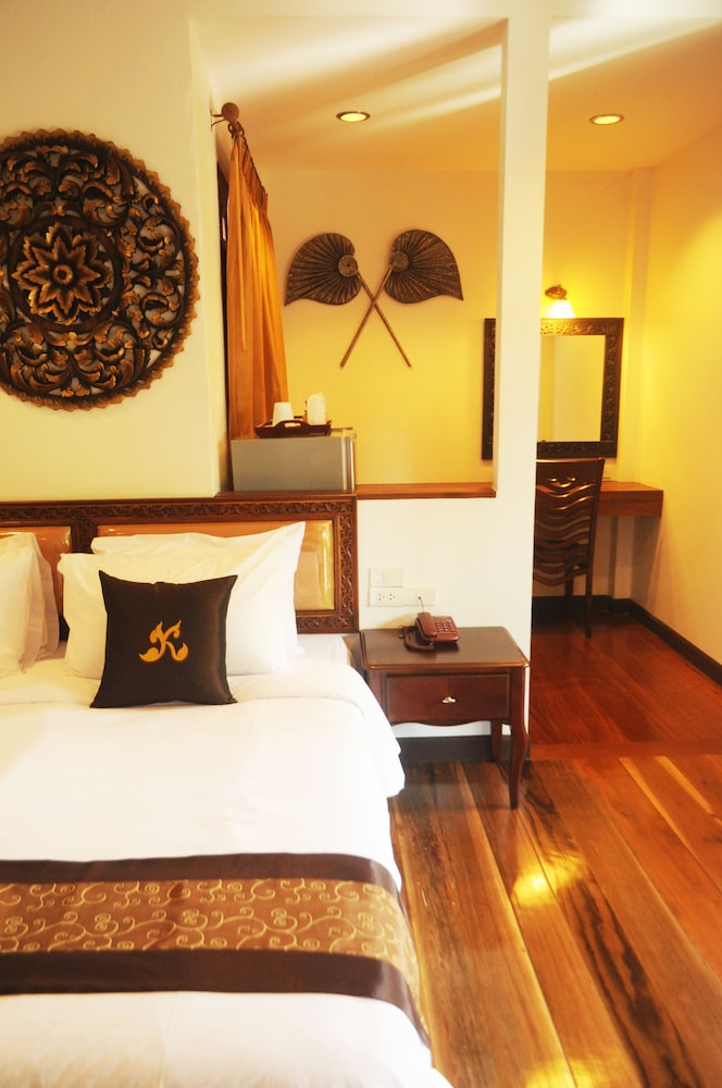 Ruen Kanok Thai House 6/33