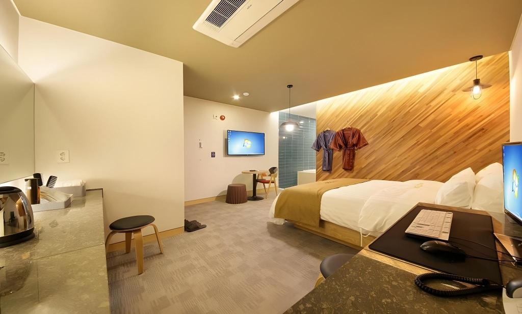 Semi Room, Special, Double Bed
