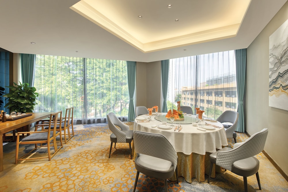 Royal Garden Hotel 54/69