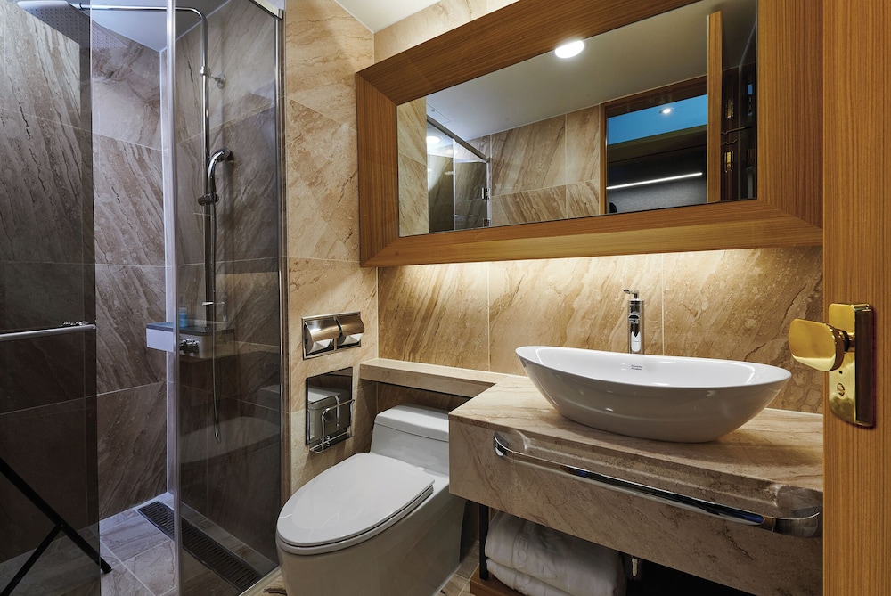 Traum Valley Hotel (ex. Jeongseon Grand Intoraon Hotel) 55/64
