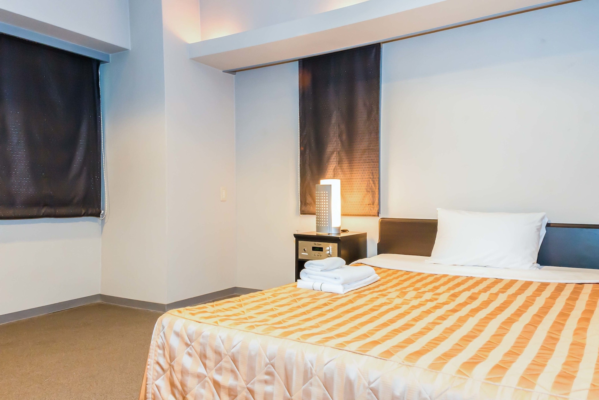 SEMI ROOM, SEMI DOUBLE BED, SMOKING