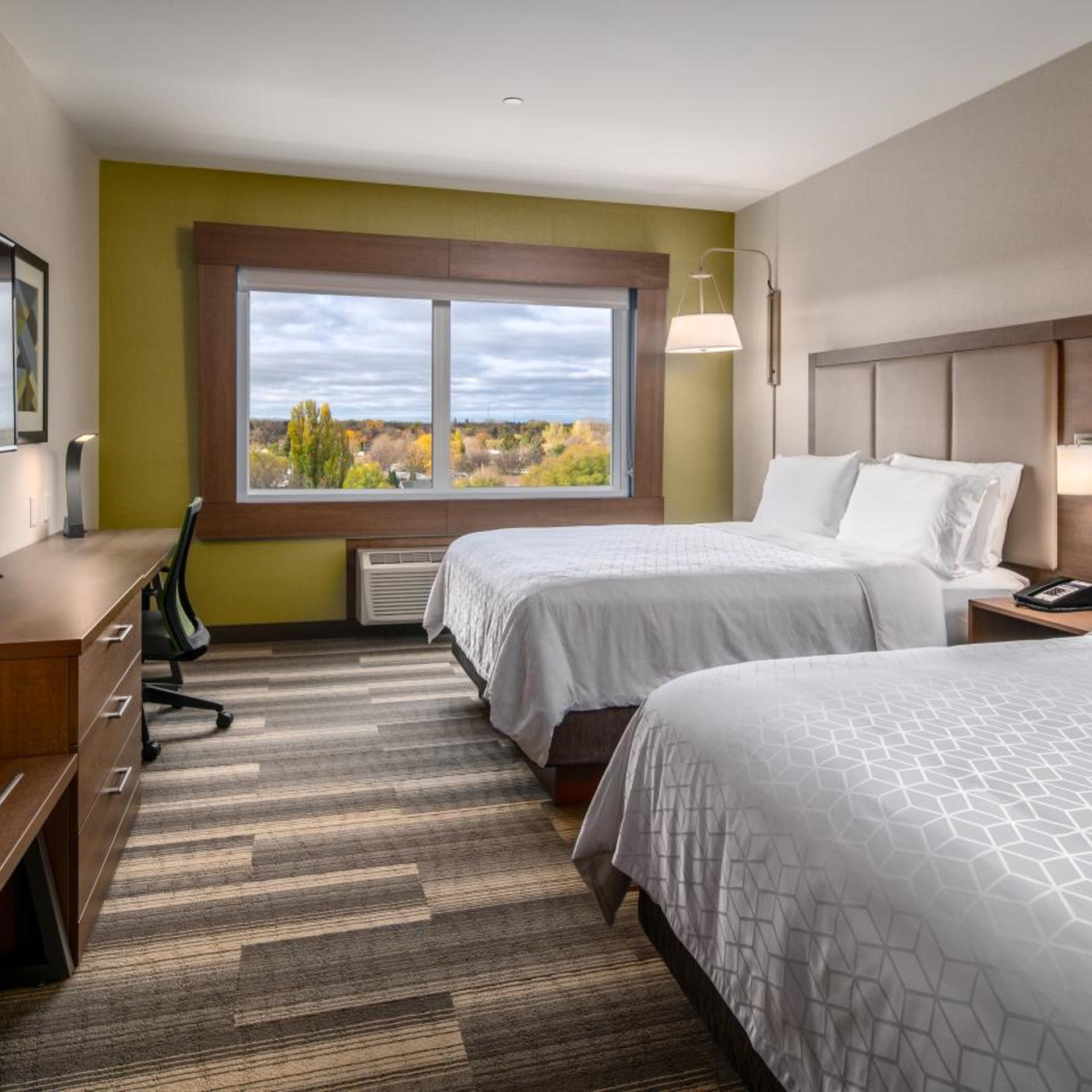 Room, King Bed, 2 Queen Beds, Accessible