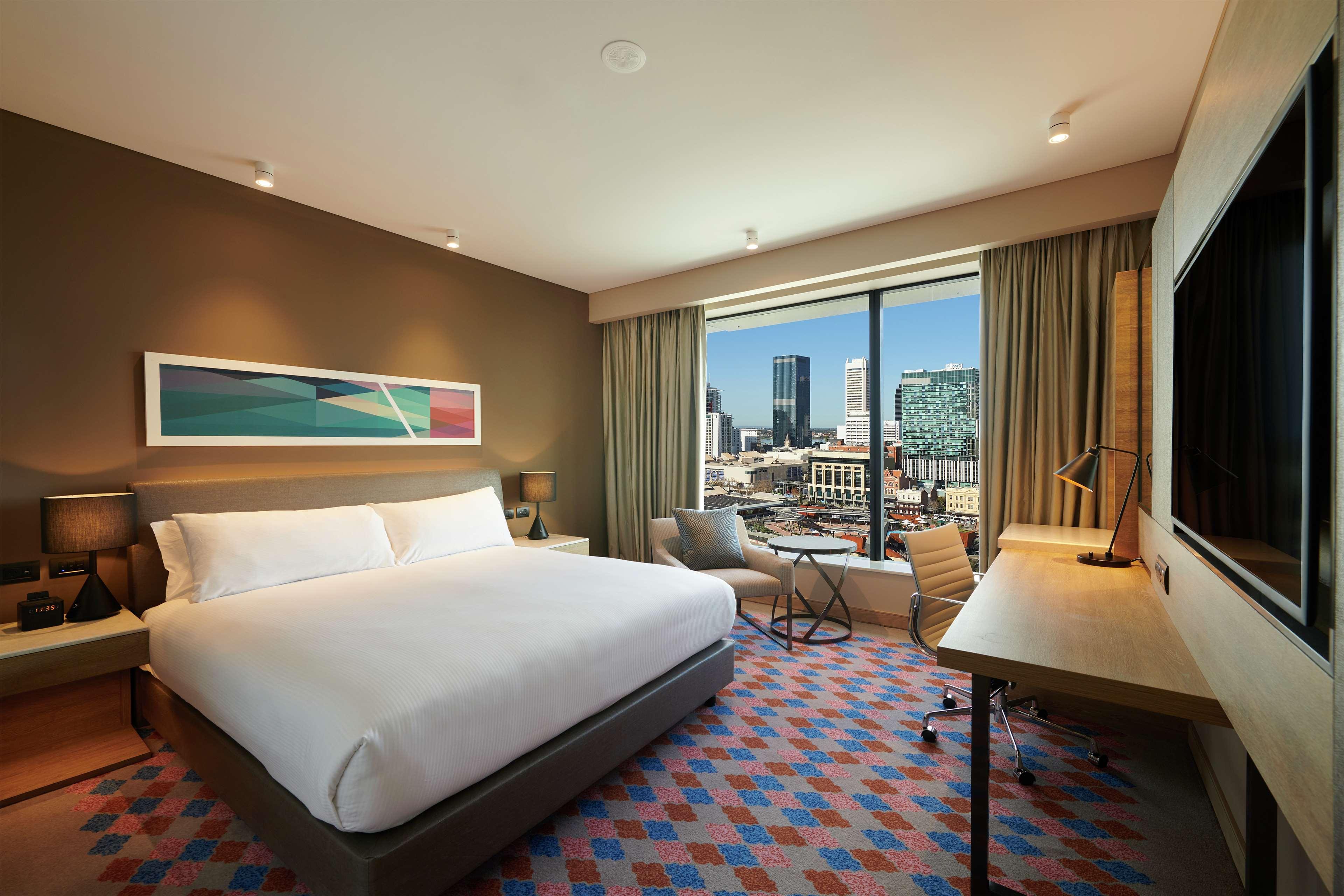DELUXE, KING BED, PANORAMIC VIEW, HIGH FLOOR