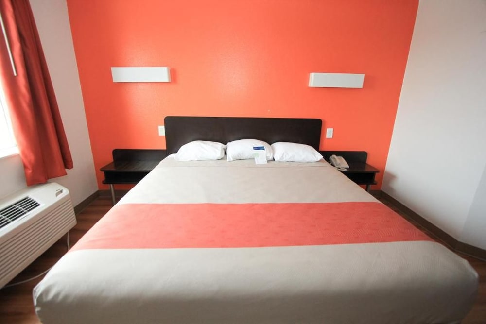 Motel6 San Antonio, TX - Downtown - Alamo Dome 30/54