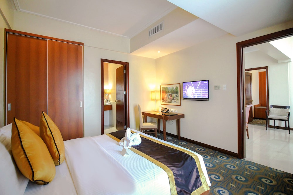 Makati Palace Hotel 17/50