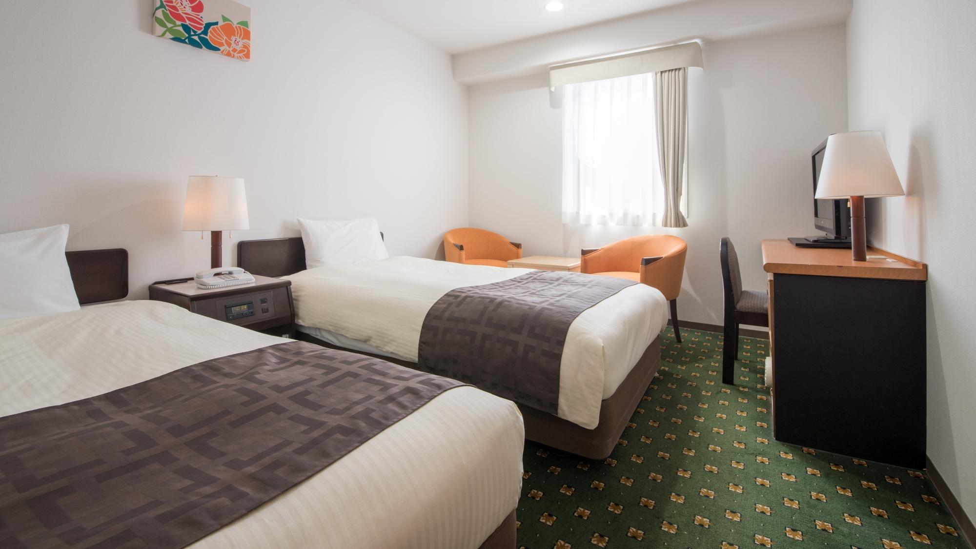 Adjoining, 2 Rooms, Twin Beds, Semi Double Bed