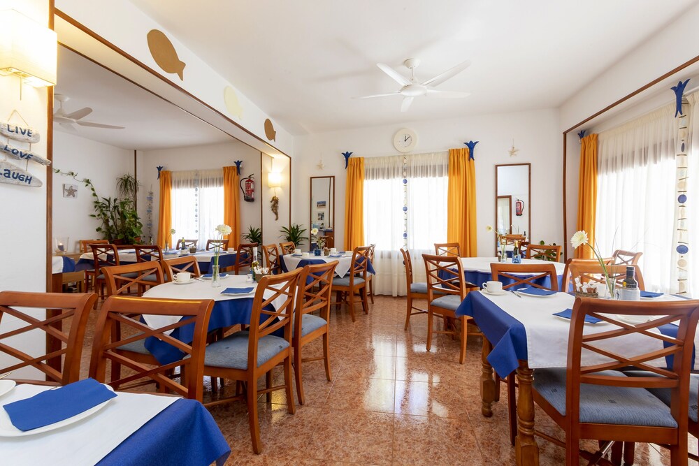Manolita Hostal 57/71