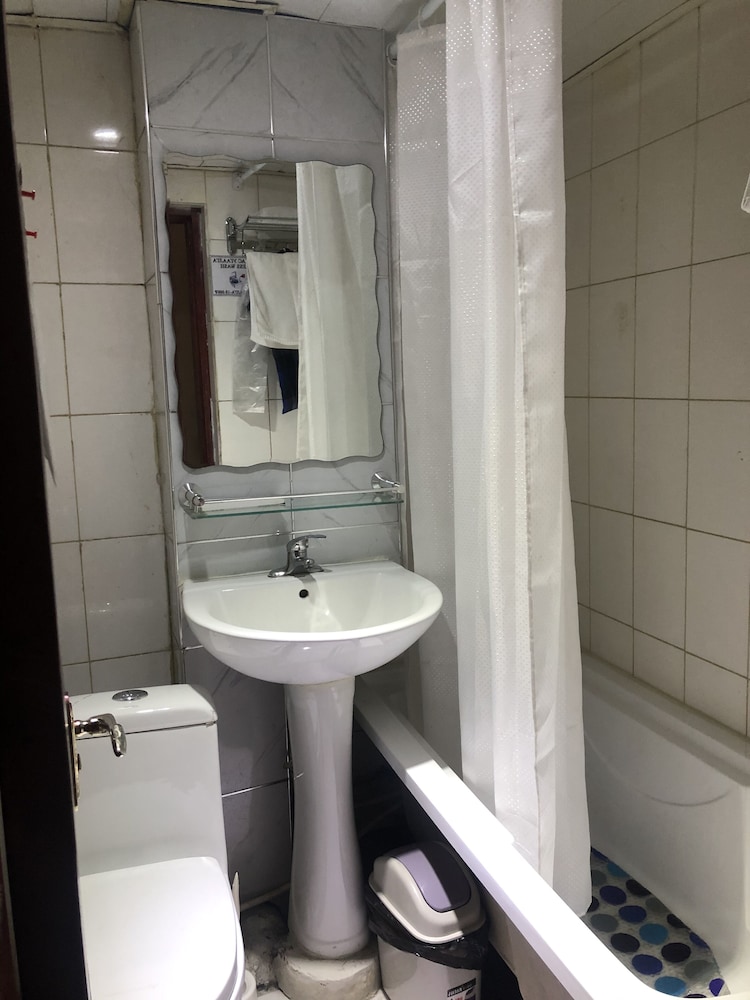 Land Hotel 49/50