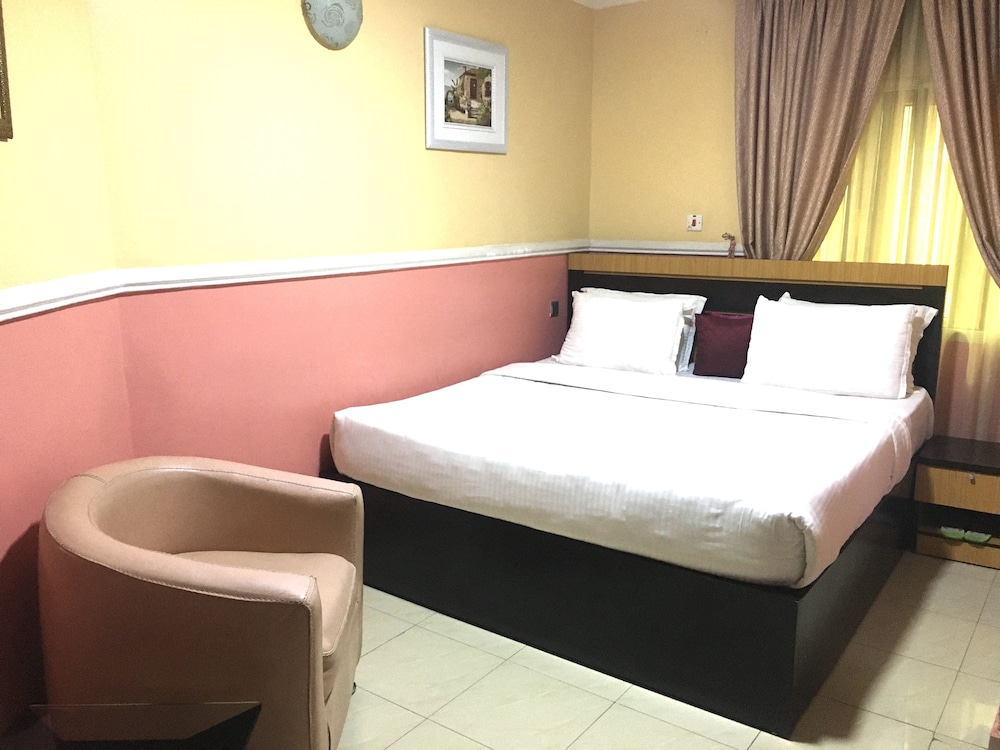 Sweet Savor Hotels & Suites 13/28