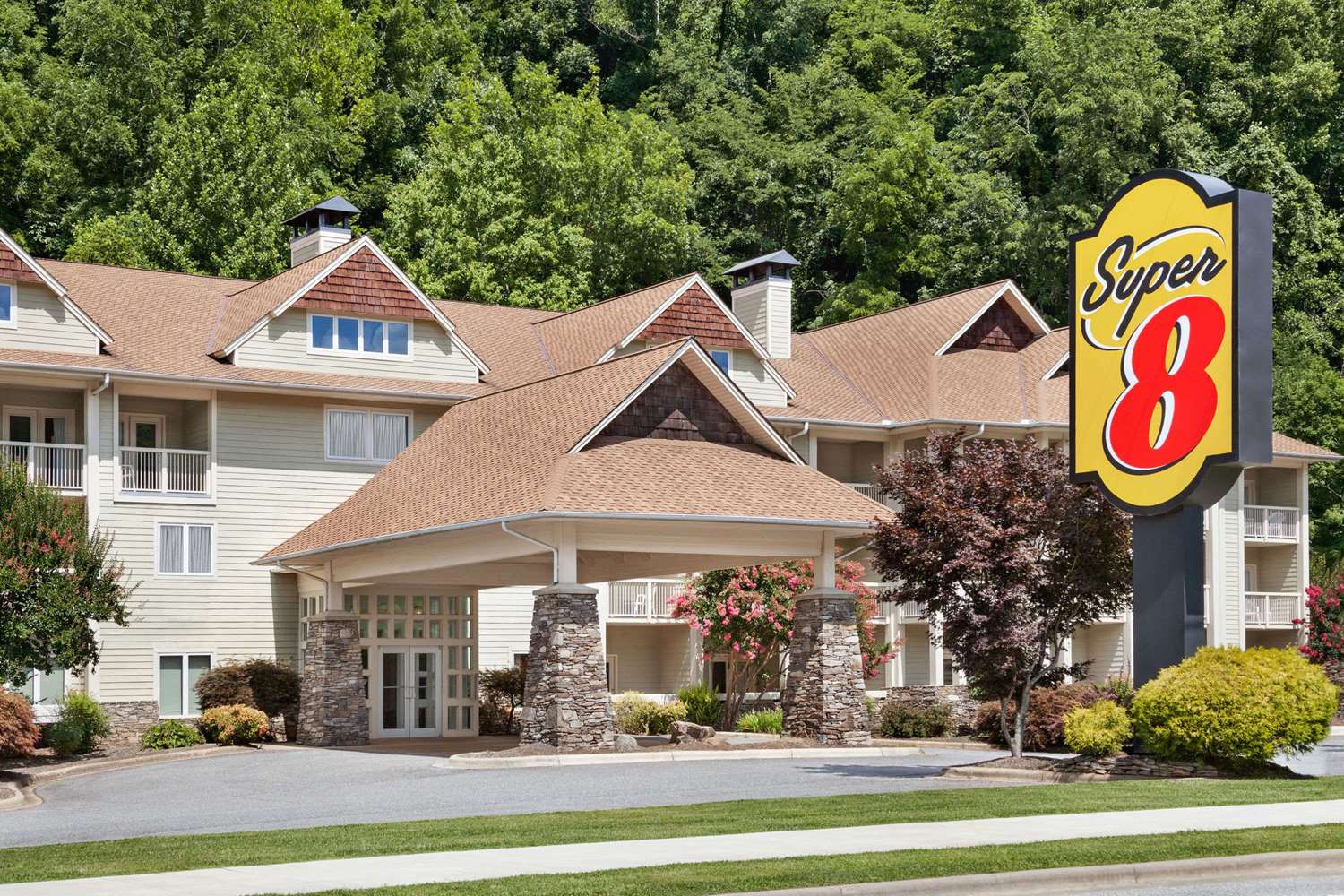 Super 8 By Wyndham Cherokee 3/19